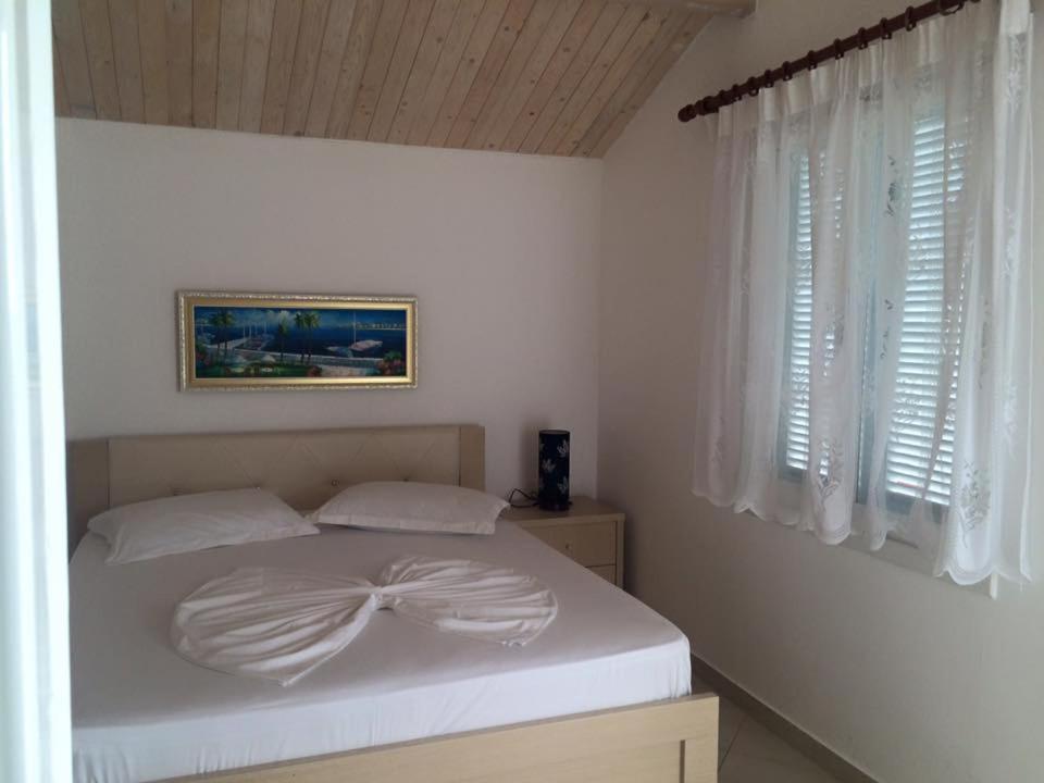 Vela E Bardhe Villa Dhërmi Exteriör bild
