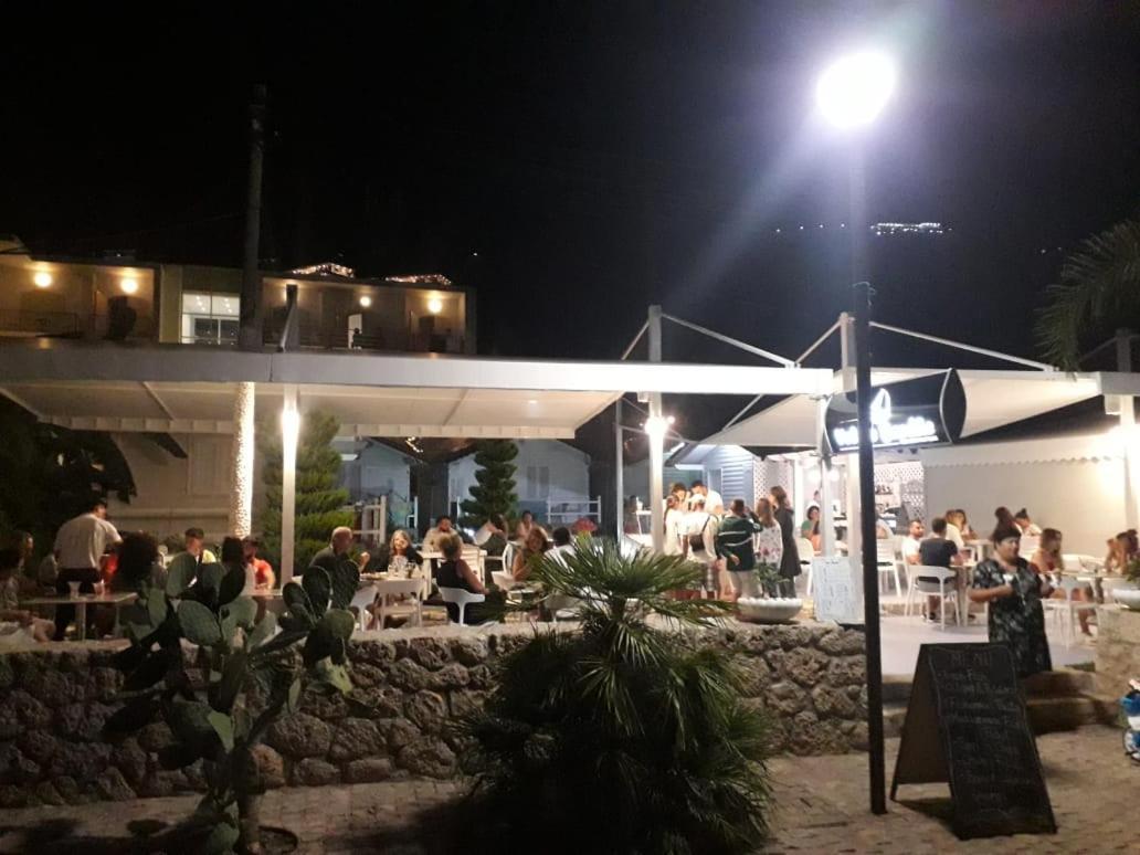 Vela E Bardhe Villa Dhërmi Exteriör bild